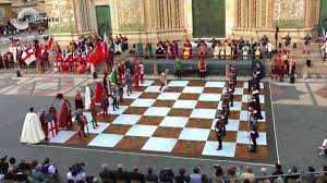 partita a scacchi con peresoaggi viventi a Marostica